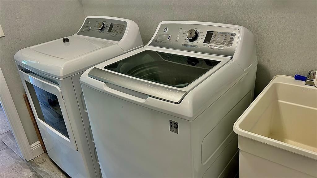 En Venta: $417,000 (5 camas, 3 baños, 2339 Pies cuadrados)