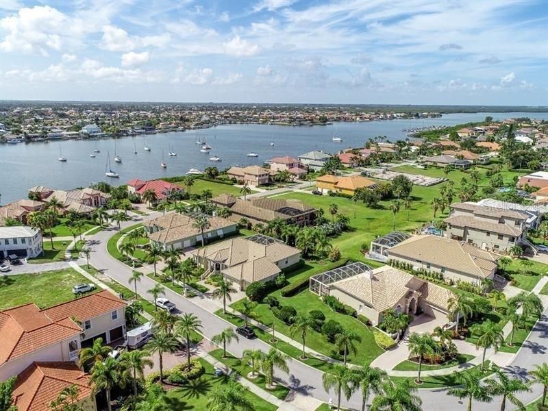 For Sale: $670,000 (0.32 acres)