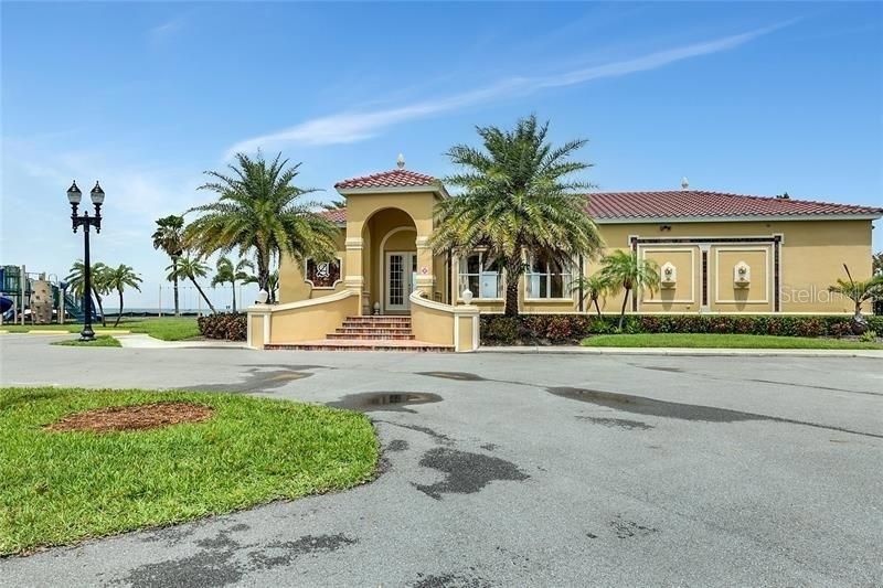 For Sale: $670,000 (0.32 acres)