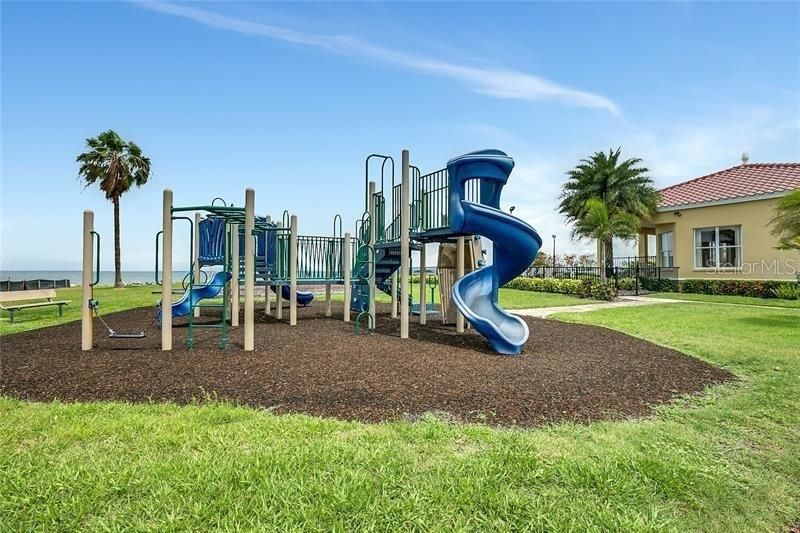 For Sale: $670,000 (0.32 acres)