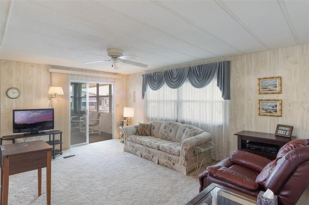 En Venta: $114,000 (2 camas, 2 baños, 1008 Pies cuadrados)