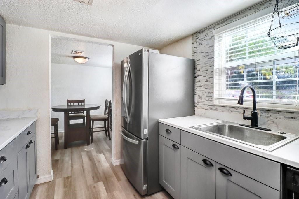 待售: $150,000 (2 贝兹, 2 浴室, 1255 平方英尺)