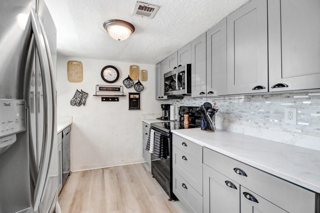 待售: $150,000 (2 贝兹, 2 浴室, 1255 平方英尺)