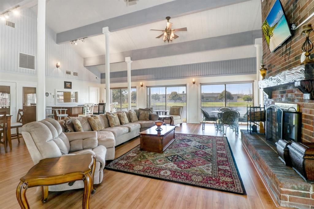 待售: $150,000 (2 贝兹, 2 浴室, 1255 平方英尺)