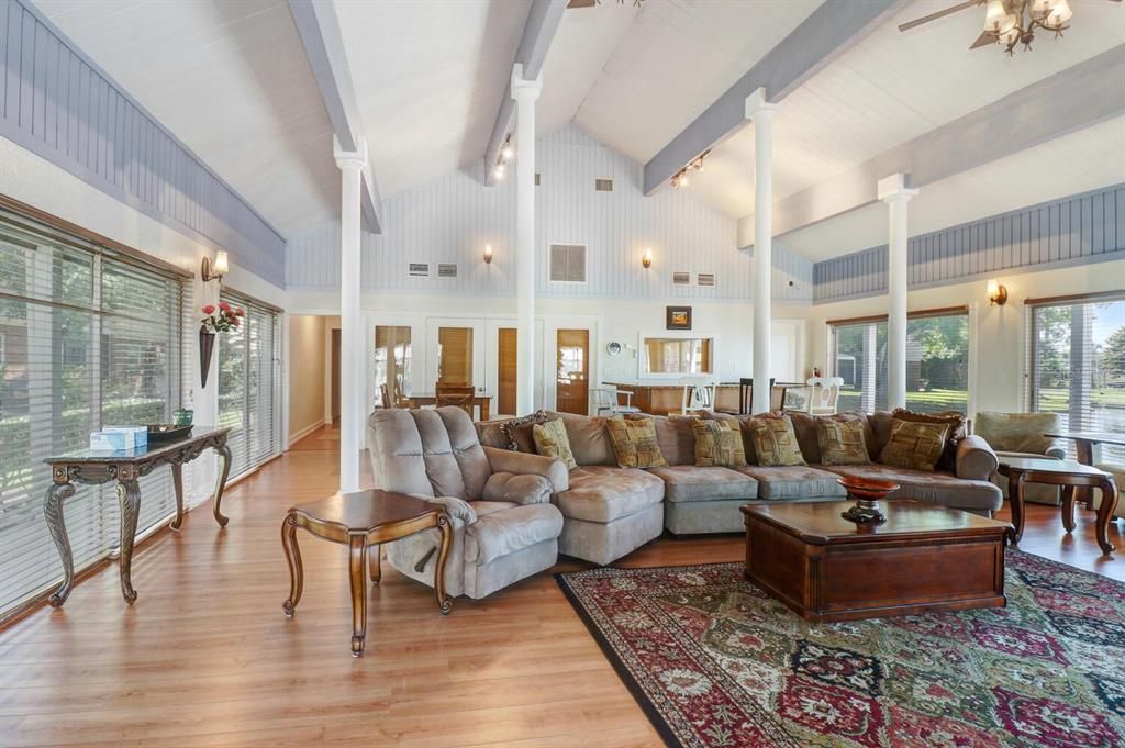 待售: $150,000 (2 贝兹, 2 浴室, 1255 平方英尺)