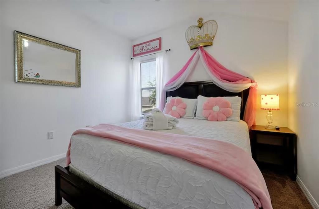 For Sale: $449,900 (5 beds, 3 baths, 2345 Square Feet)