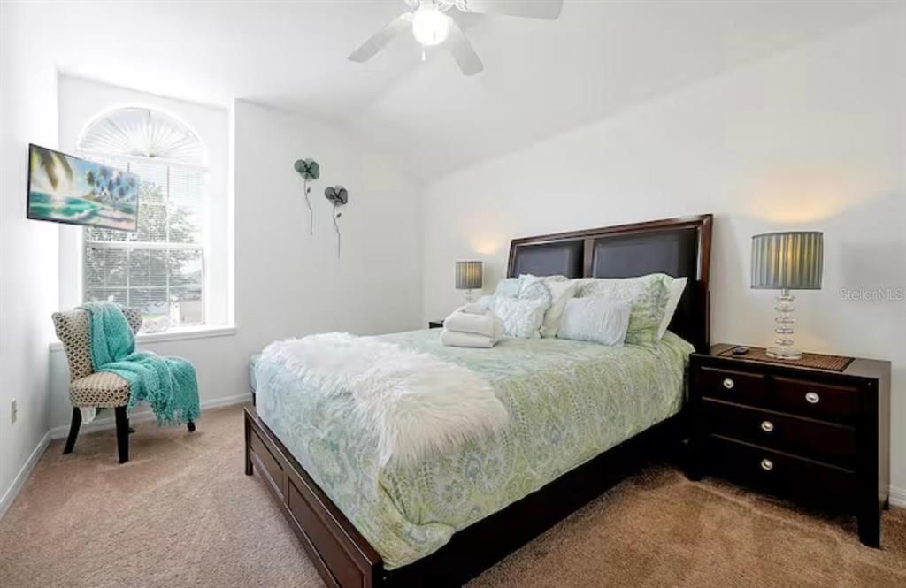 For Sale: $449,900 (5 beds, 3 baths, 2345 Square Feet)