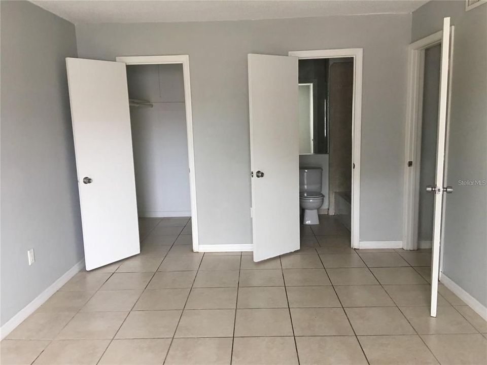 Activo con contrato: $1,400 (2 camas, 2 baños, 1051 Pies cuadrados)