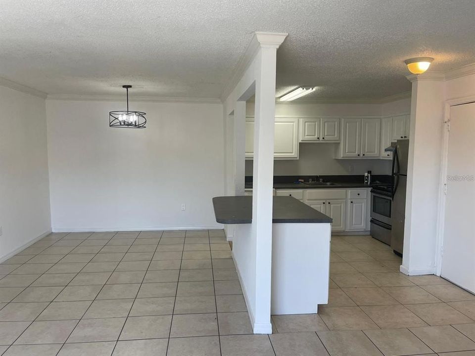 Activo con contrato: $1,400 (2 camas, 2 baños, 1051 Pies cuadrados)