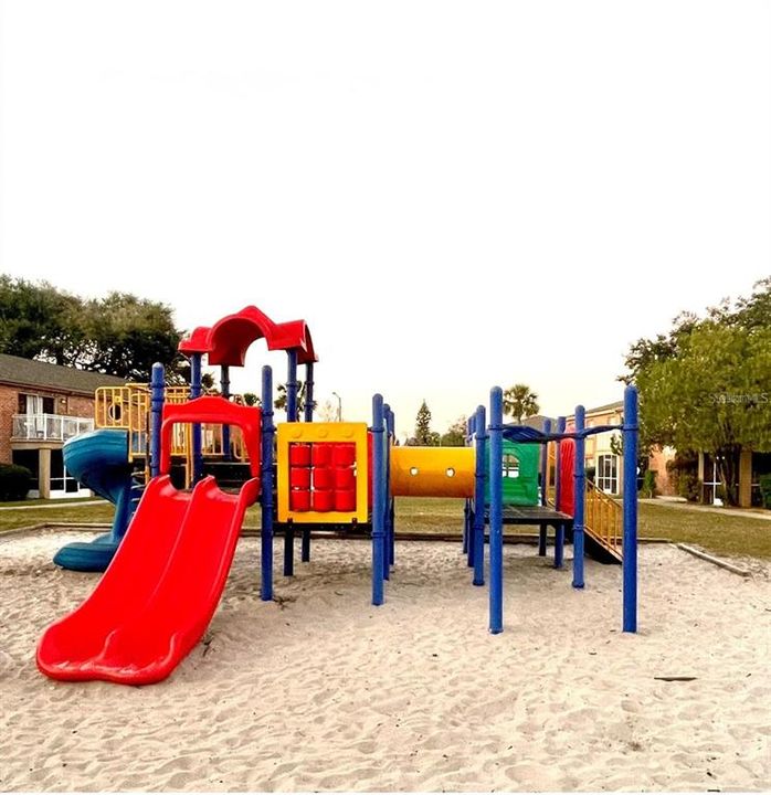 Activo con contrato: $1,400 (2 camas, 2 baños, 1051 Pies cuadrados)