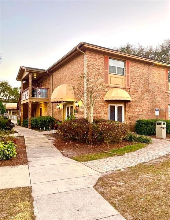 Activo con contrato: $1,400 (2 camas, 2 baños, 1051 Pies cuadrados)