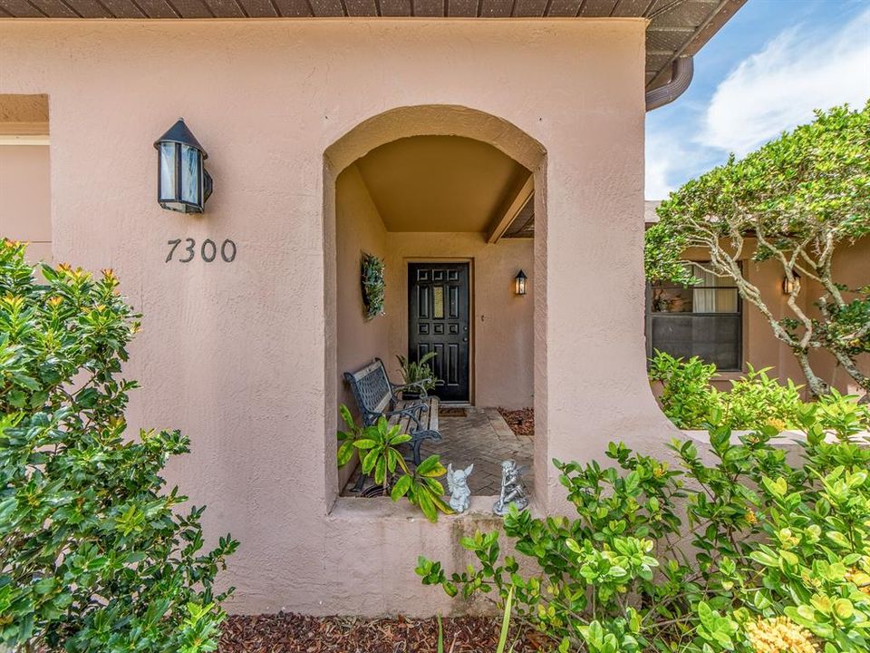 Active With Contract: $297,777 (2 beds, 2 baths, 1510 Square Feet)