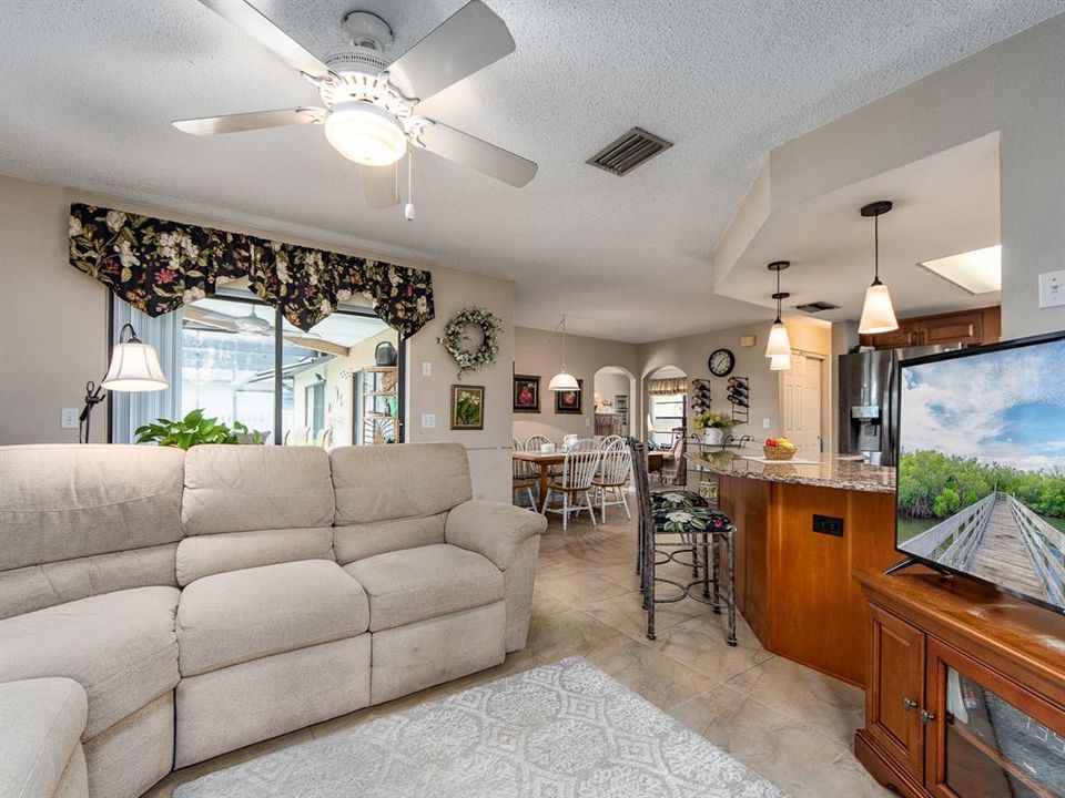 Active With Contract: $297,777 (2 beds, 2 baths, 1510 Square Feet)