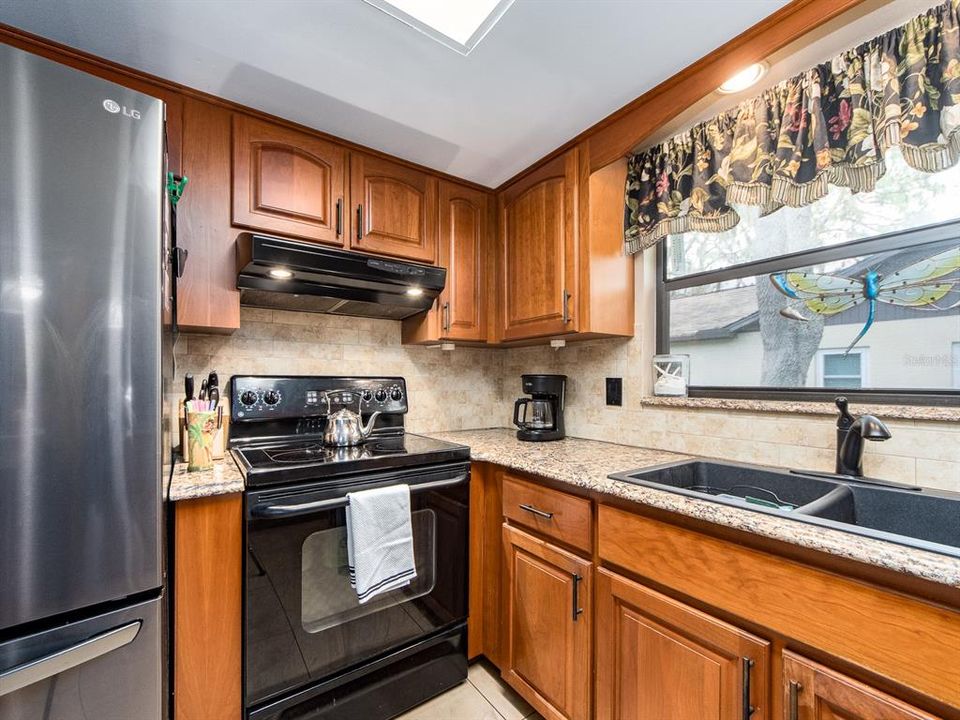 Active With Contract: $297,777 (2 beds, 2 baths, 1510 Square Feet)