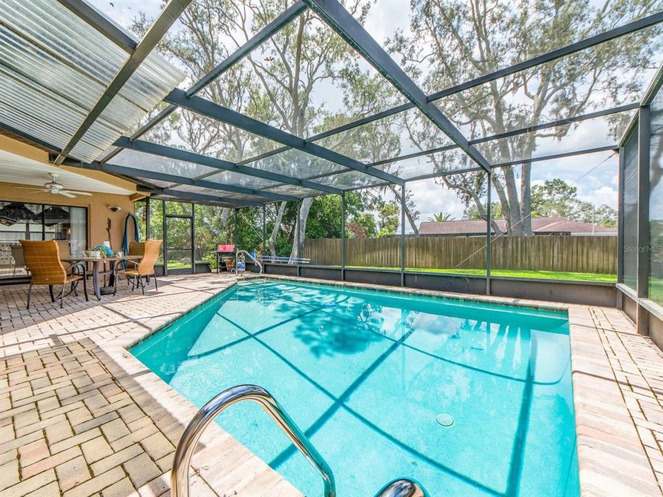 Active With Contract: $297,777 (2 beds, 2 baths, 1510 Square Feet)