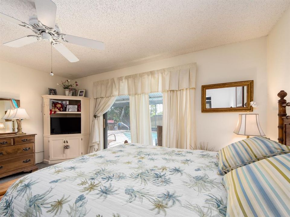 Active With Contract: $297,777 (2 beds, 2 baths, 1510 Square Feet)