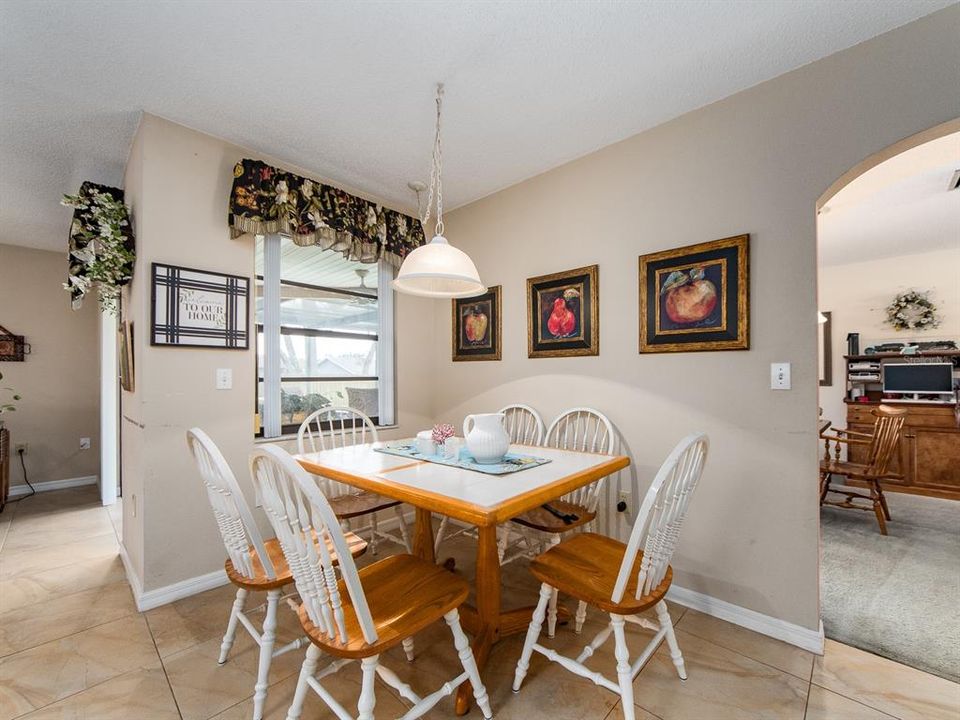 Active With Contract: $297,777 (2 beds, 2 baths, 1510 Square Feet)