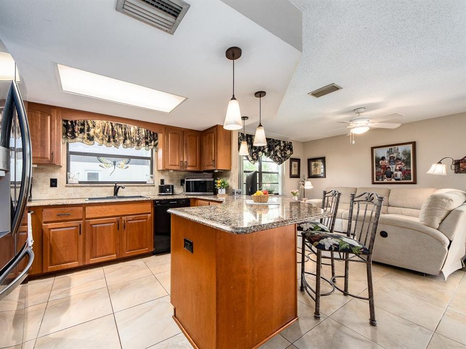 Active With Contract: $297,777 (2 beds, 2 baths, 1510 Square Feet)