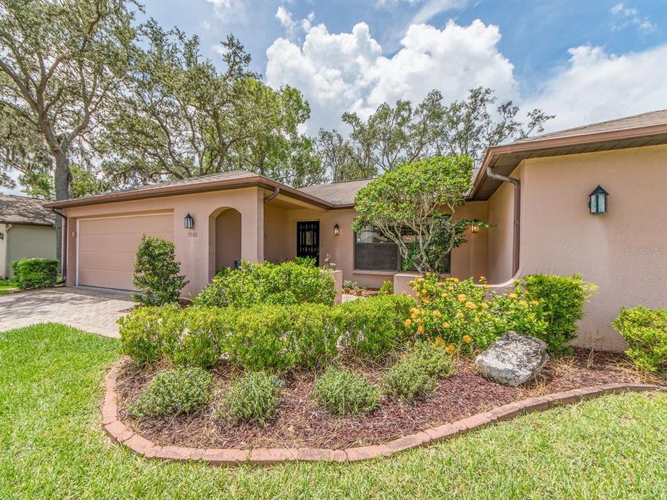 Active With Contract: $297,777 (2 beds, 2 baths, 1510 Square Feet)