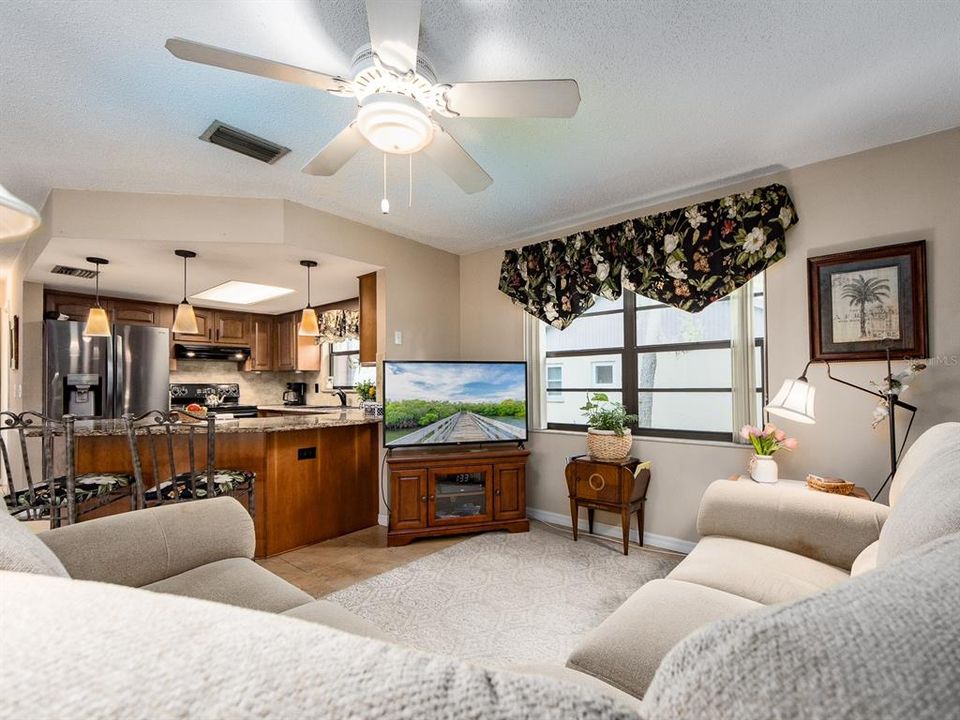 Active With Contract: $297,777 (2 beds, 2 baths, 1510 Square Feet)