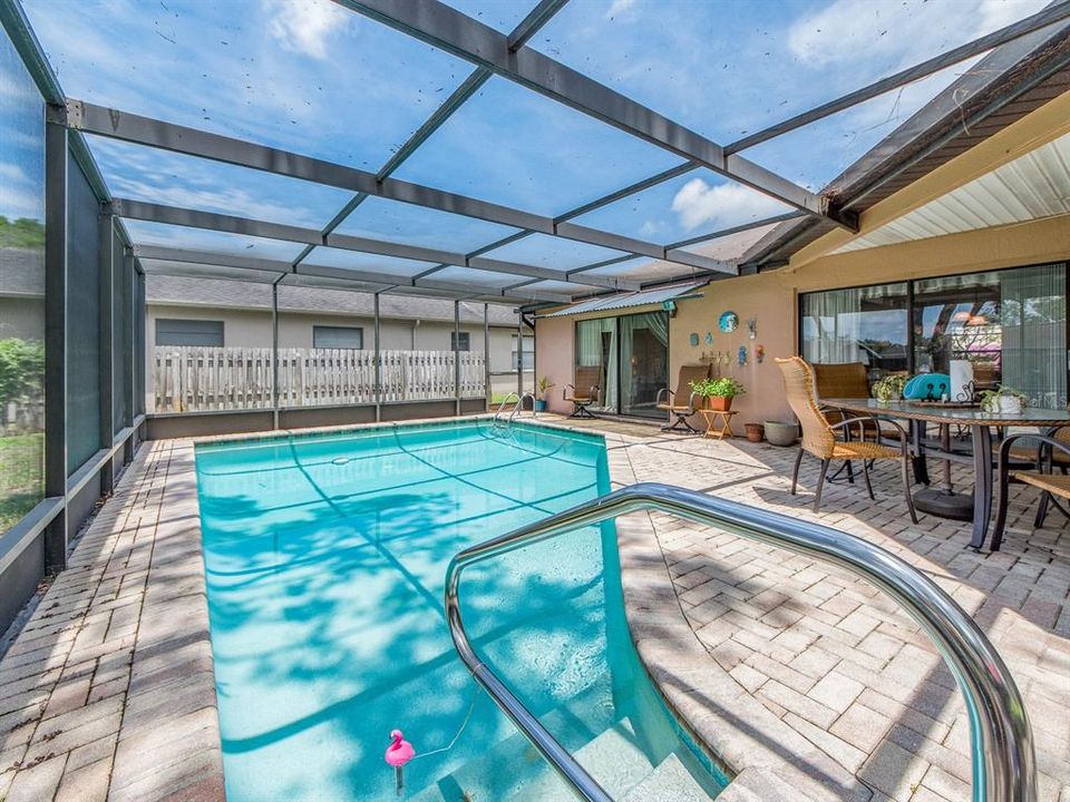 Active With Contract: $297,777 (2 beds, 2 baths, 1510 Square Feet)