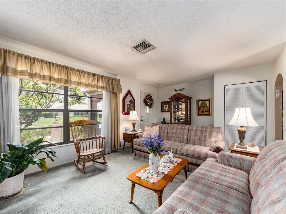 Active With Contract: $297,777 (2 beds, 2 baths, 1510 Square Feet)