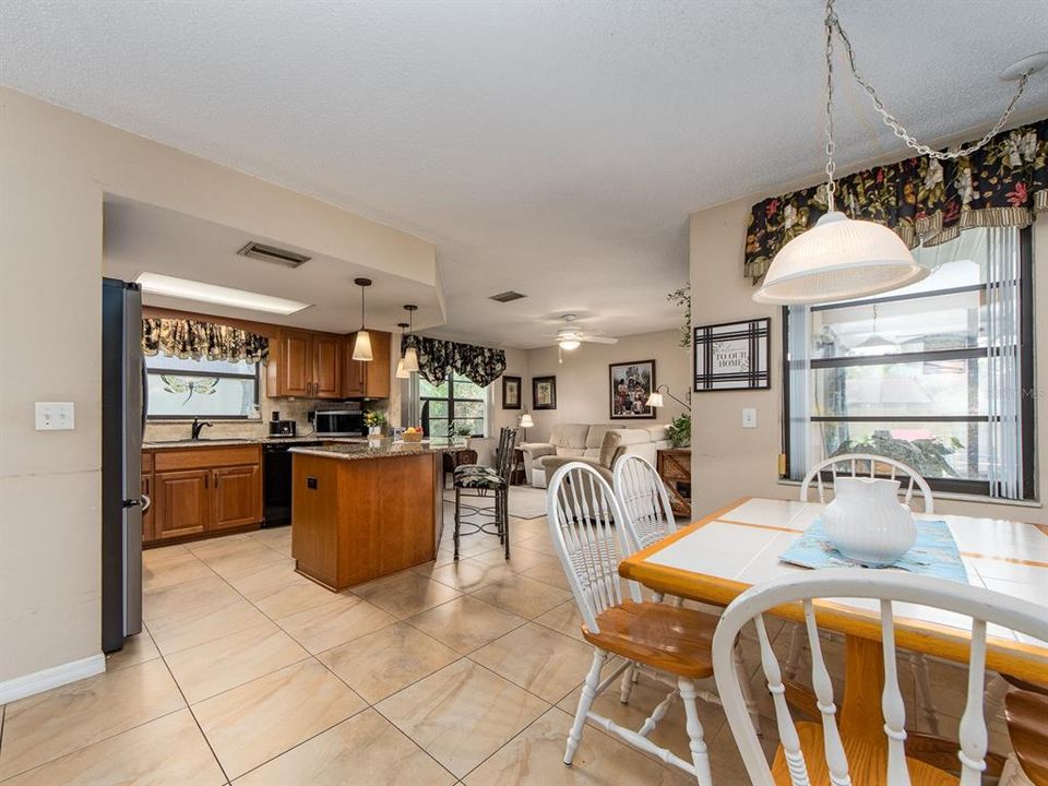 Active With Contract: $297,777 (2 beds, 2 baths, 1510 Square Feet)