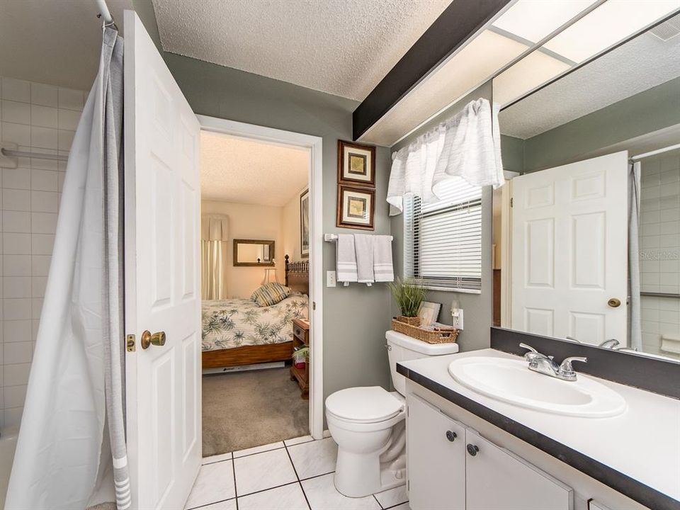 Active With Contract: $297,777 (2 beds, 2 baths, 1510 Square Feet)