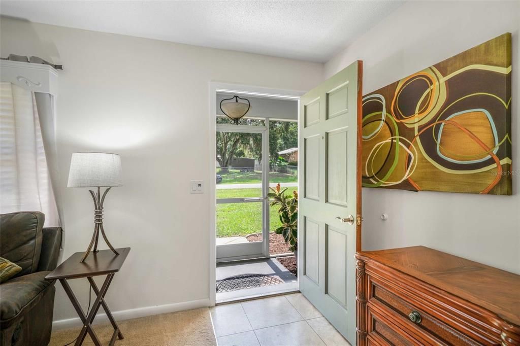 На продажу: $199,000 (2 спален, 1 ванн, 865 Квадратных фут)