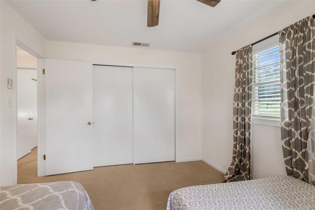 На продажу: $199,000 (2 спален, 1 ванн, 865 Квадратных фут)