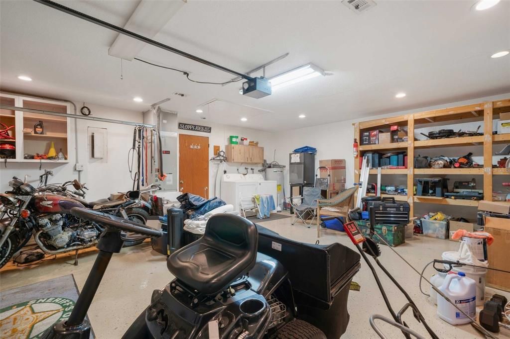 На продажу: $199,000 (2 спален, 1 ванн, 865 Квадратных фут)