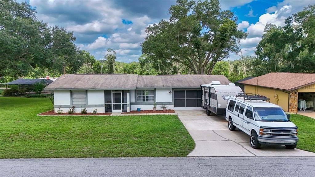 На продажу: $199,000 (2 спален, 1 ванн, 865 Квадратных фут)