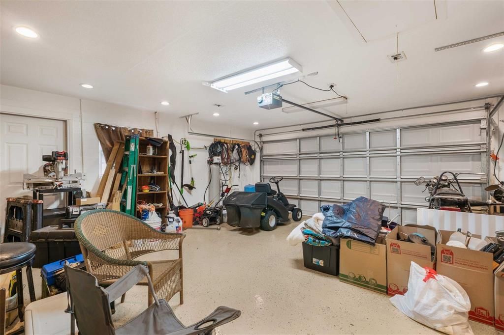 На продажу: $199,000 (2 спален, 1 ванн, 865 Квадратных фут)