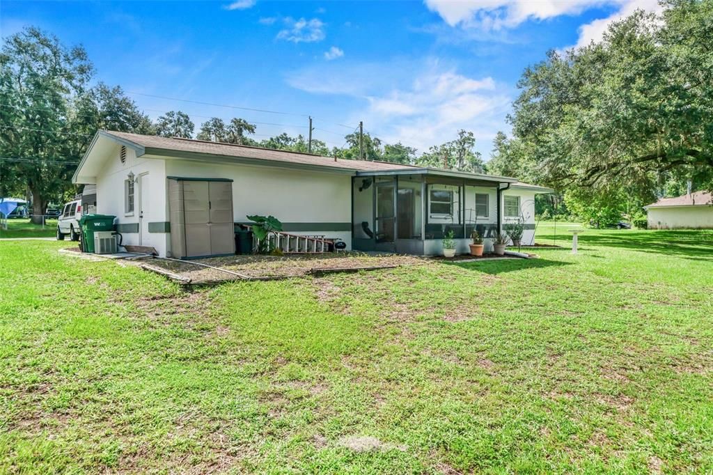 На продажу: $199,000 (2 спален, 1 ванн, 865 Квадратных фут)