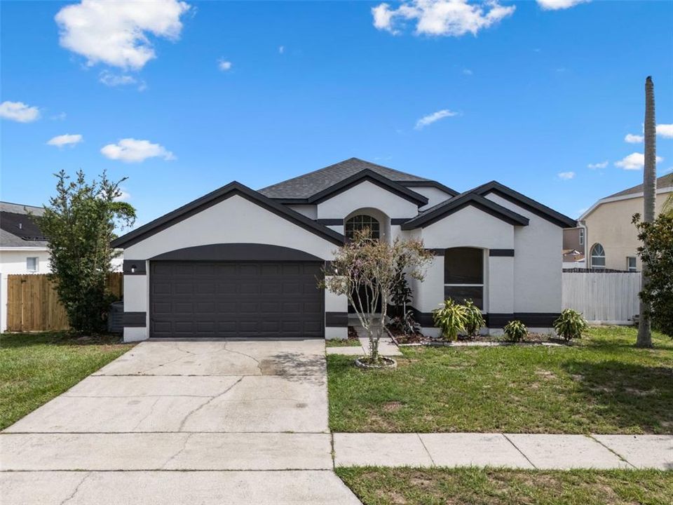 Recently Sold: $425,000 (4 beds, 2 baths, 1739 Square Feet)