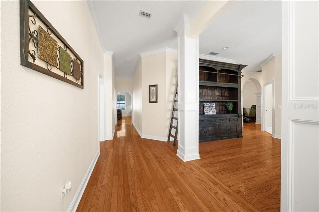 合同活跃: $649,000 (3 贝兹, 2 浴室, 3019 平方英尺)