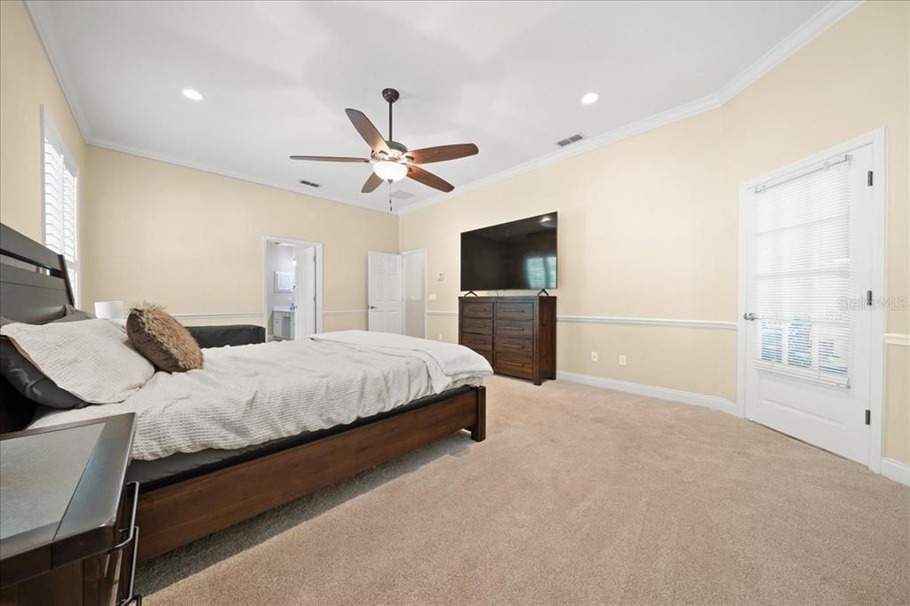 合同活跃: $649,000 (3 贝兹, 2 浴室, 3019 平方英尺)