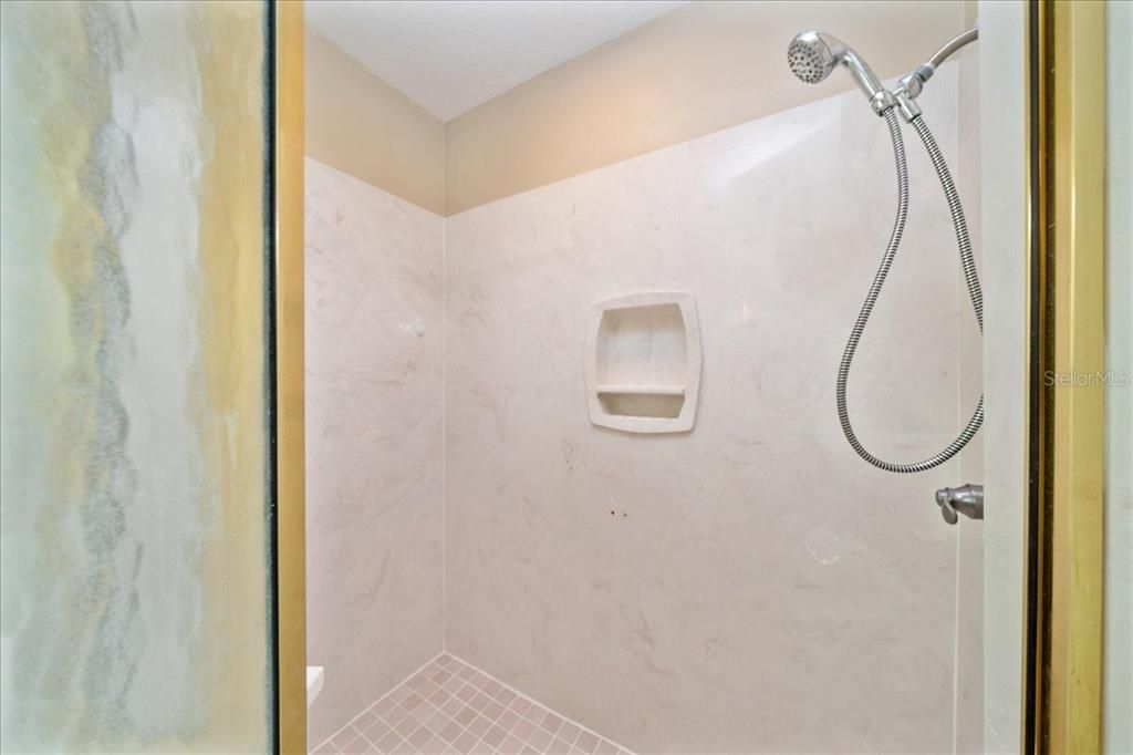 合同活跃: $649,000 (3 贝兹, 2 浴室, 3019 平方英尺)