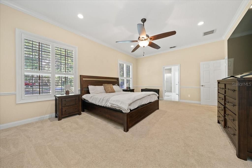 合同活跃: $649,000 (3 贝兹, 2 浴室, 3019 平方英尺)