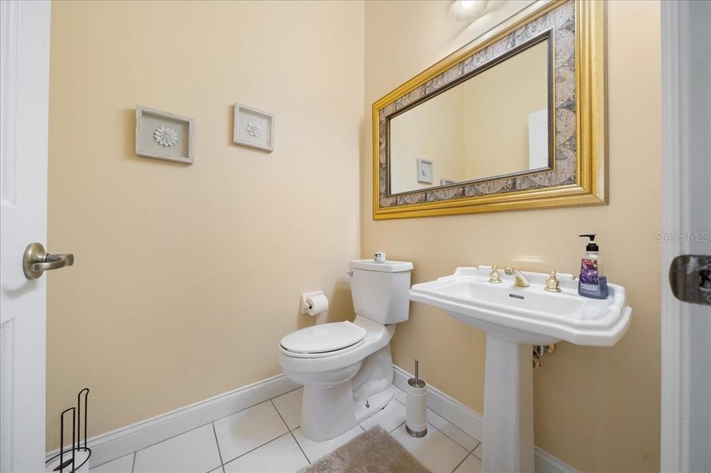 合同活跃: $649,000 (3 贝兹, 2 浴室, 3019 平方英尺)