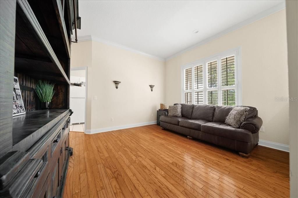 合同活跃: $649,000 (3 贝兹, 2 浴室, 3019 平方英尺)