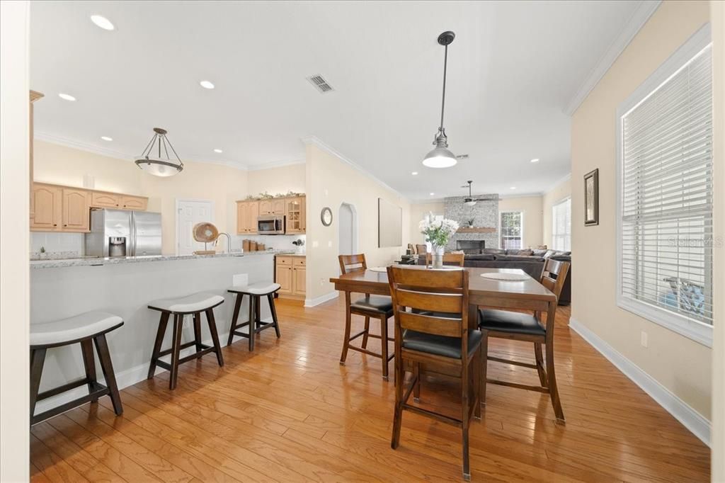 合同活跃: $649,000 (3 贝兹, 2 浴室, 3019 平方英尺)