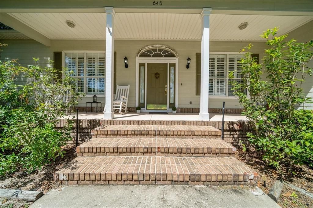 合同活跃: $649,000 (3 贝兹, 2 浴室, 3019 平方英尺)