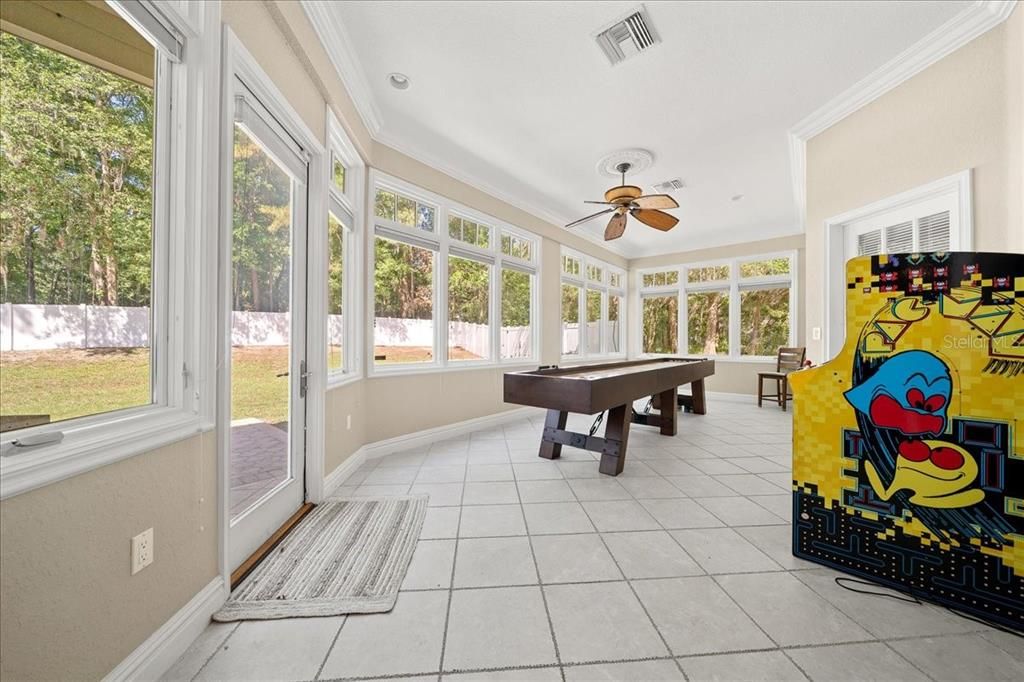 合同活跃: $649,000 (3 贝兹, 2 浴室, 3019 平方英尺)