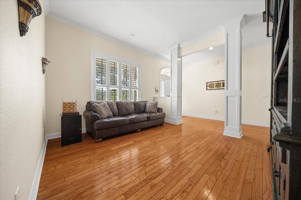 合同活跃: $649,000 (3 贝兹, 2 浴室, 3019 平方英尺)