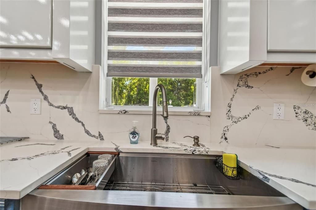 待售: $1,699,000 (4 贝兹, 5 浴室, 6077 平方英尺)