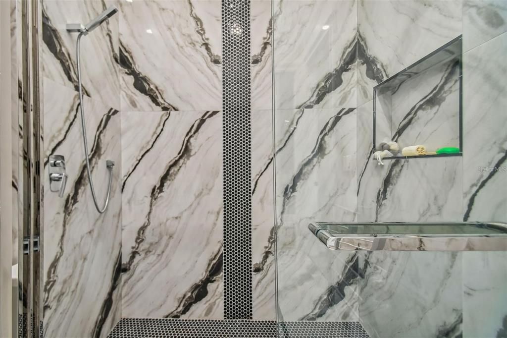 待售: $1,699,000 (4 贝兹, 5 浴室, 6077 平方英尺)