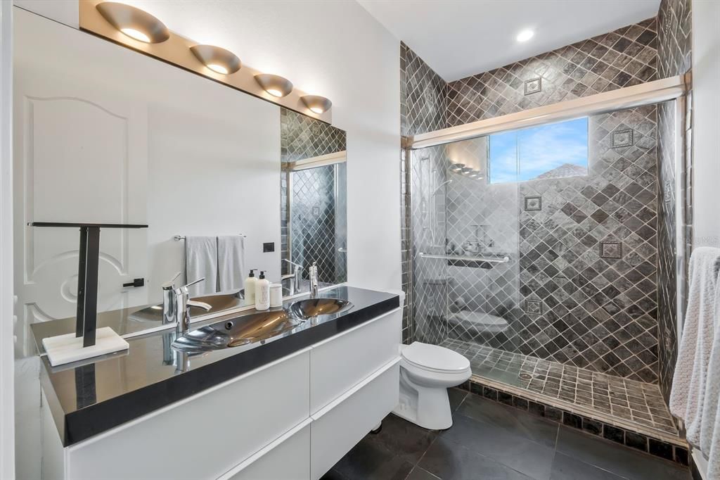 En Venta: $2,499,999 (4 camas, 4 baños, 5814 Pies cuadrados)