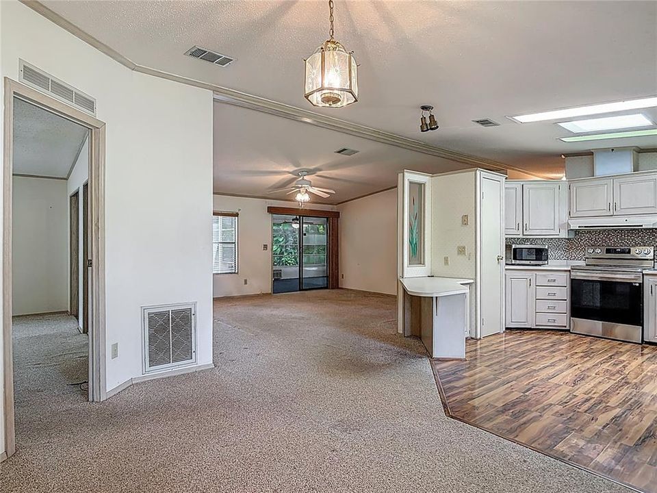 待售: $199,000 (2 贝兹, 2 浴室, 1193 平方英尺)