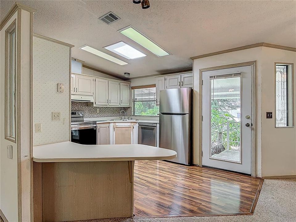 待售: $199,000 (2 贝兹, 2 浴室, 1193 平方英尺)